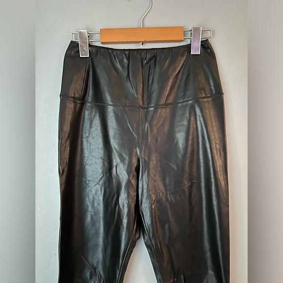 Wilfred Free black “pleather” leggings. Women’s size M. Excellent condition - Picture 1 of 6